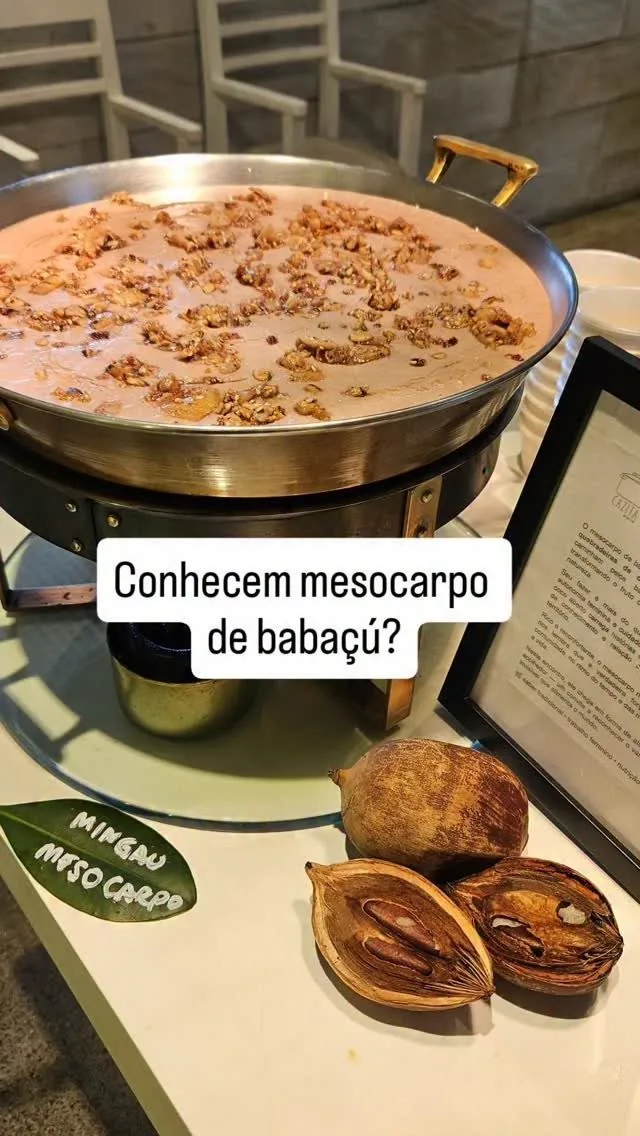 Mingau de mesocarpo de babacu servido em panela de cobre, conteudo do Threads de Dani Lisboa